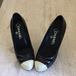 Classic and timeless heels with platform